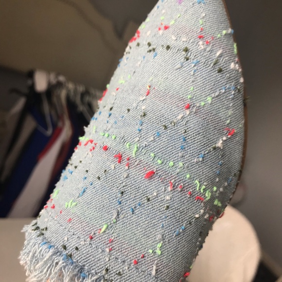 Embroidered Lucky Brand Sandals - Picture 3 of 5